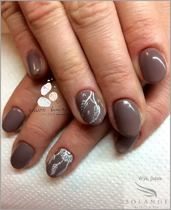 Zdjęcie Jak skutecznie zmyć manicure hybrydowy bez uszkodzenia paznokci