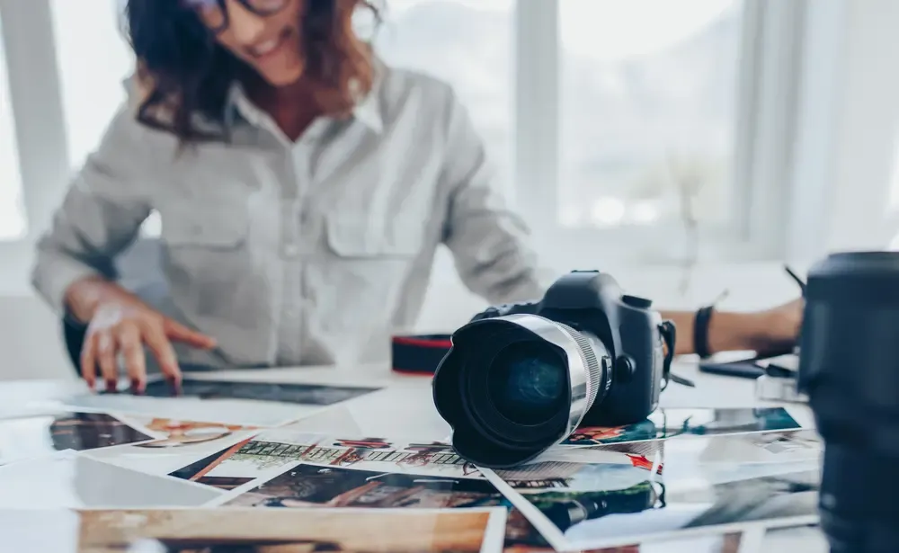 Zdjęcie Ile zarabia fotograf amator? Odkryj prawdziwe zarobki i stawki