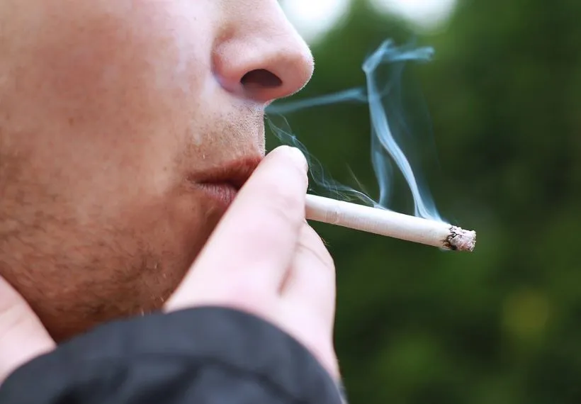 Zdjęcie Palenie po zabiegu stomatologicznym: Kiedy można zapalić? Ryzyko i rady