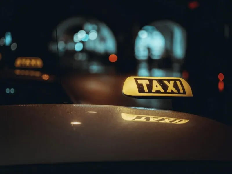 Zdjęcie Kiedy 4 taryfa taxi? Sprawdź godziny i zasady w Twoim mieście
