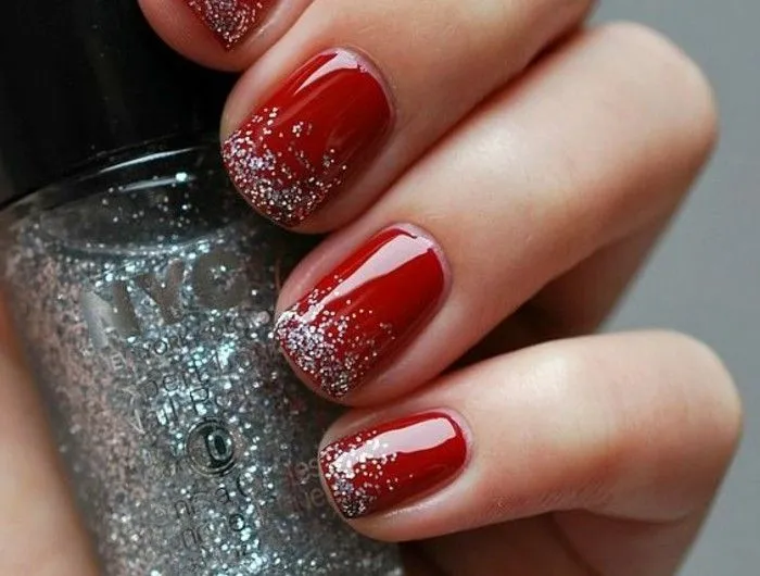 Zdjęcie Weihnachtsn&auml;gel: Die Top-Trends 2025 &amp; einfache DIY-Anleitungen