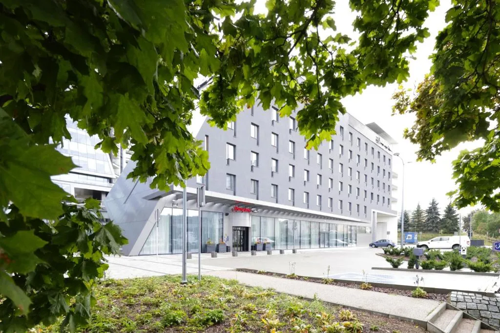 Zdjęcie Ile jest hoteli Hilton w Polsce i gdzie je znaleźć? Sprawdź teraz!