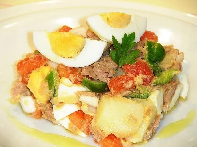 Zdjęcie Prepara la Ensalada de Patata Murciana Perfecta: Receta y Trucos