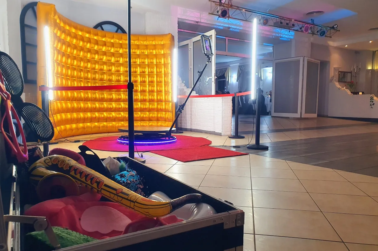 Zdjęcie Jak zrobić fotobudkę 360 – krok po kroku do idealnych zdjęć