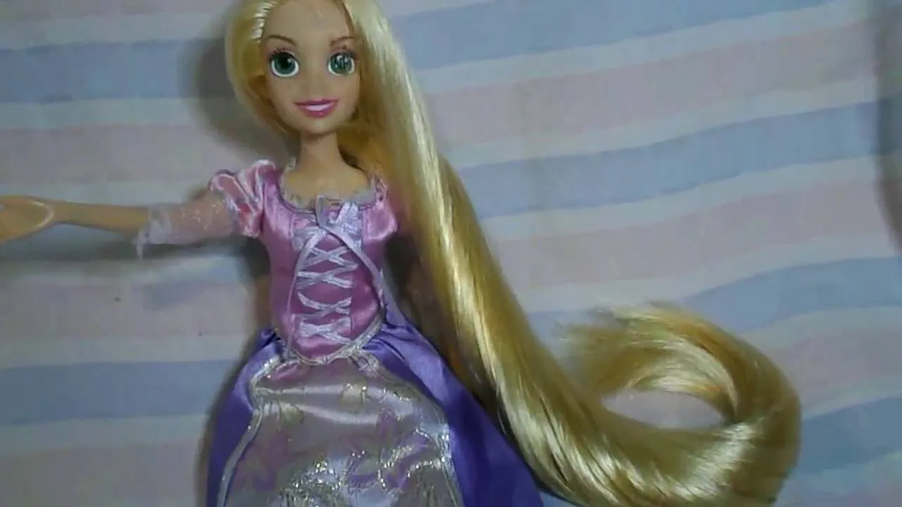 Zdjęcie Jak naprawić włosy lalki i przywrócić im piękny wygląd