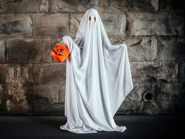Zdjęcie Jak zrobić strój ducha łatwo i tanio na Halloween dla dzieci