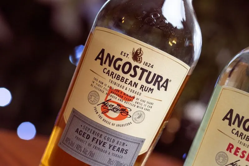 Zdjęcie Ile kalorii ma rum? Kompletna analiza kaloryczności różnych porcji