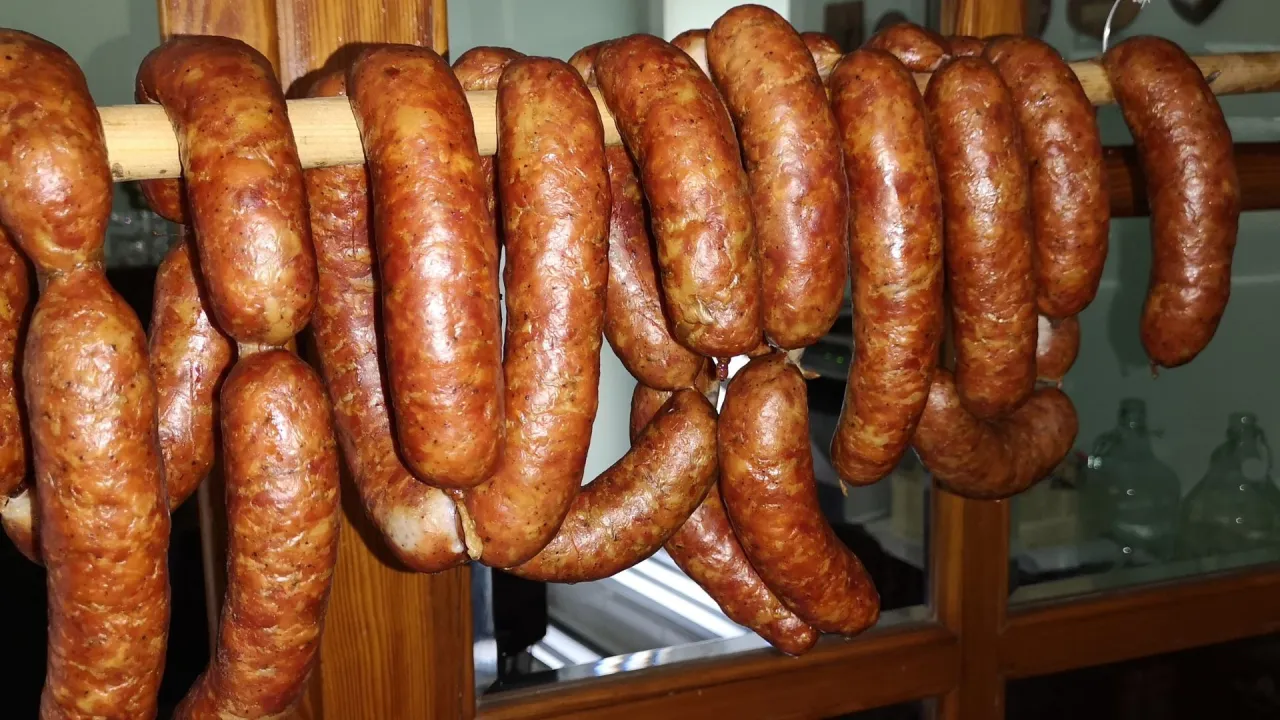 Zdjęcie Jak przygotować idealną kiełbasę z ognia na każdą okazję