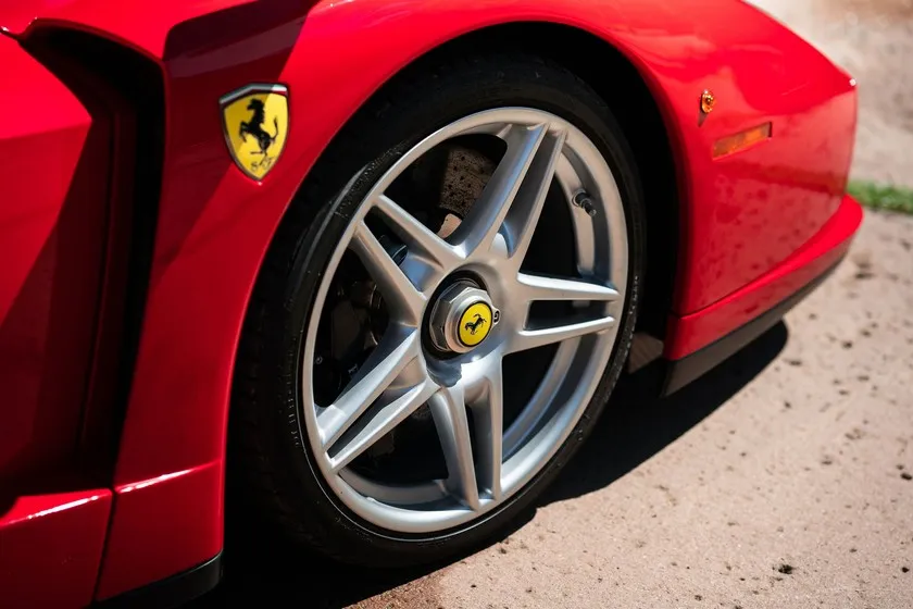 Zdjęcie Ferrari Enzo ile kosztuje? Sprawdź, dlaczego jego cena tak rośnie