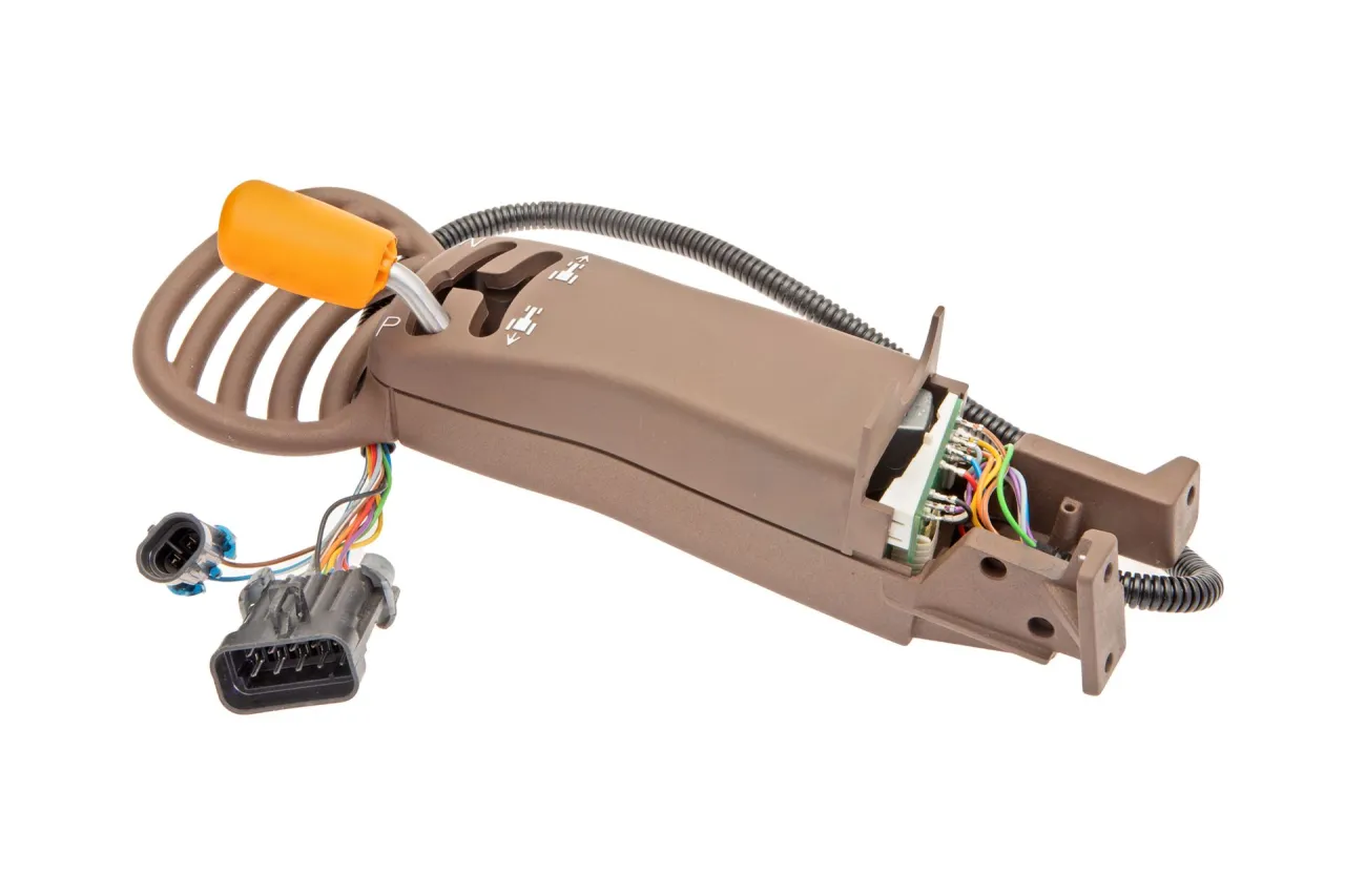 dźwignia rewersu mechanicznego i elektrohydraulicznego w ciągniku