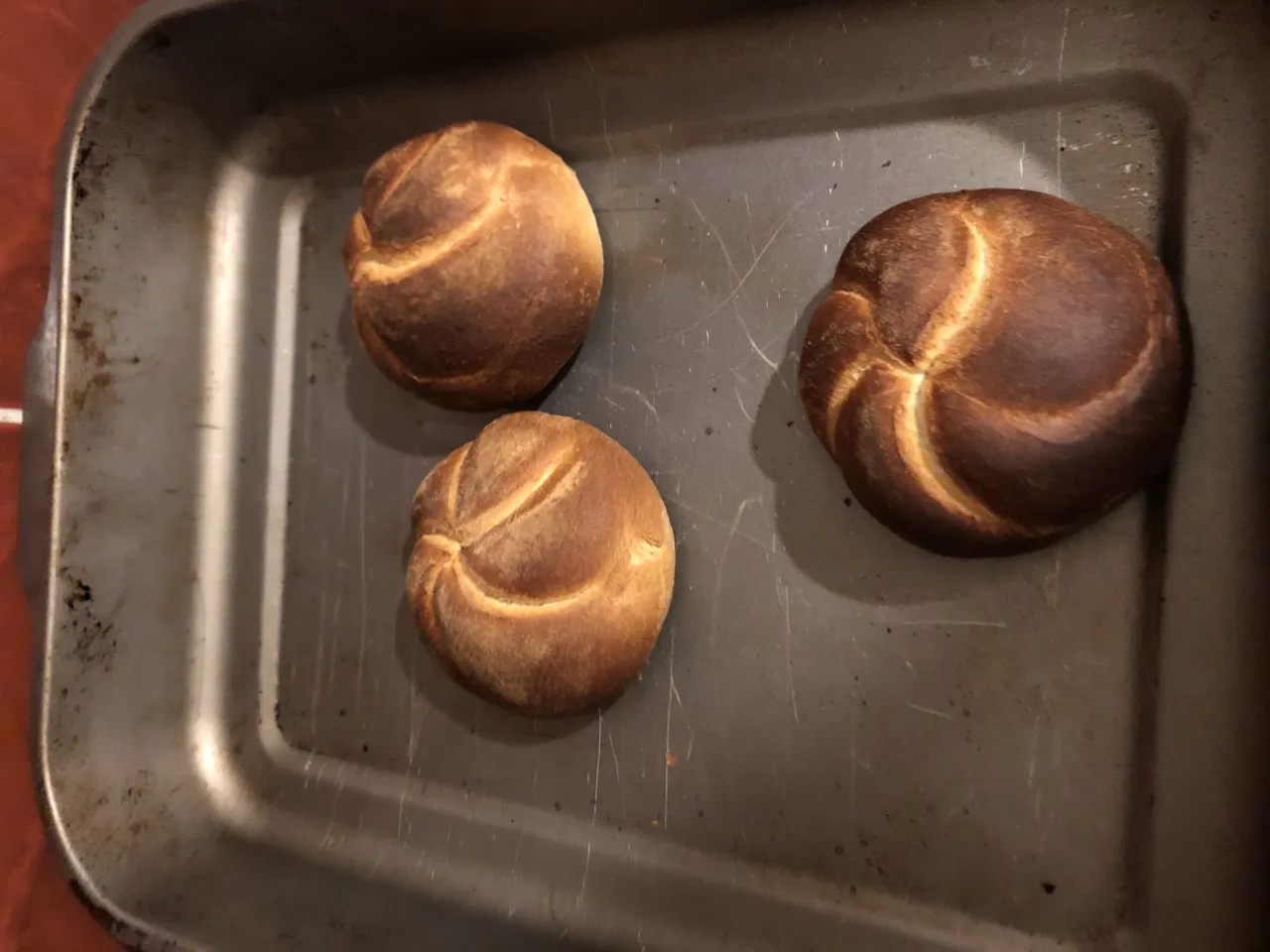 Spalona bułka w piekarniku