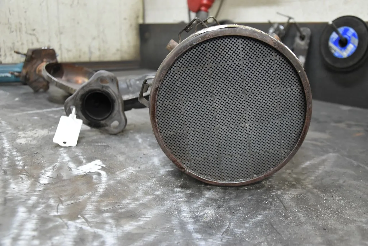 zapchany filtr DPF vs nowy filtr DPF