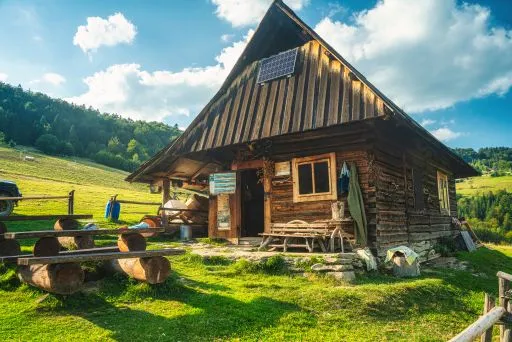 Bac&oacute;wka u Bucka szałas pasterski Gorce