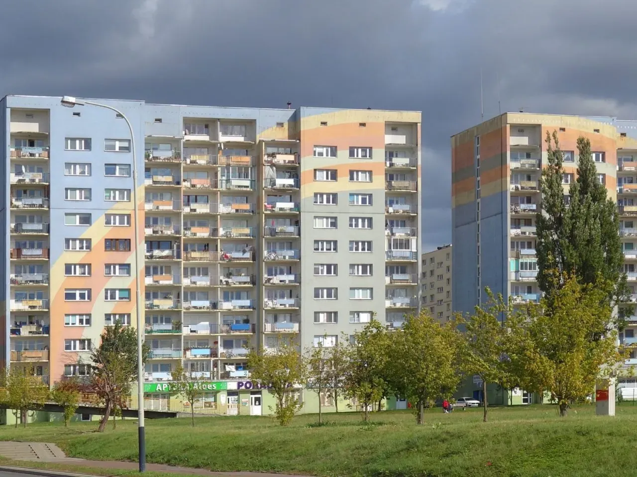 Historia osiedli mieszkaniowych w Polsce, osiedle wielka płyta vs nowoczesne osiedle