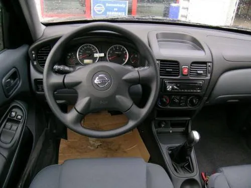 Nissan Almera N16 wnętrze deska rozdzielcza