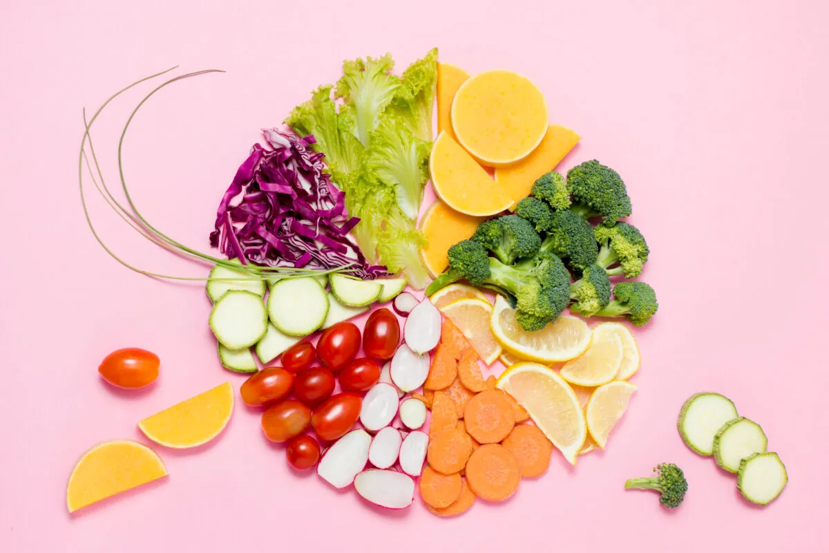 Zdrowa żywność na stole, warzywa i owoce