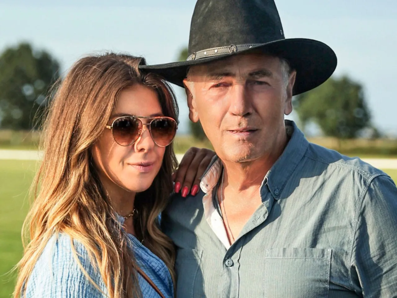 Para z dużą różnicą wieku, szczęśliwa, rozmawiająca