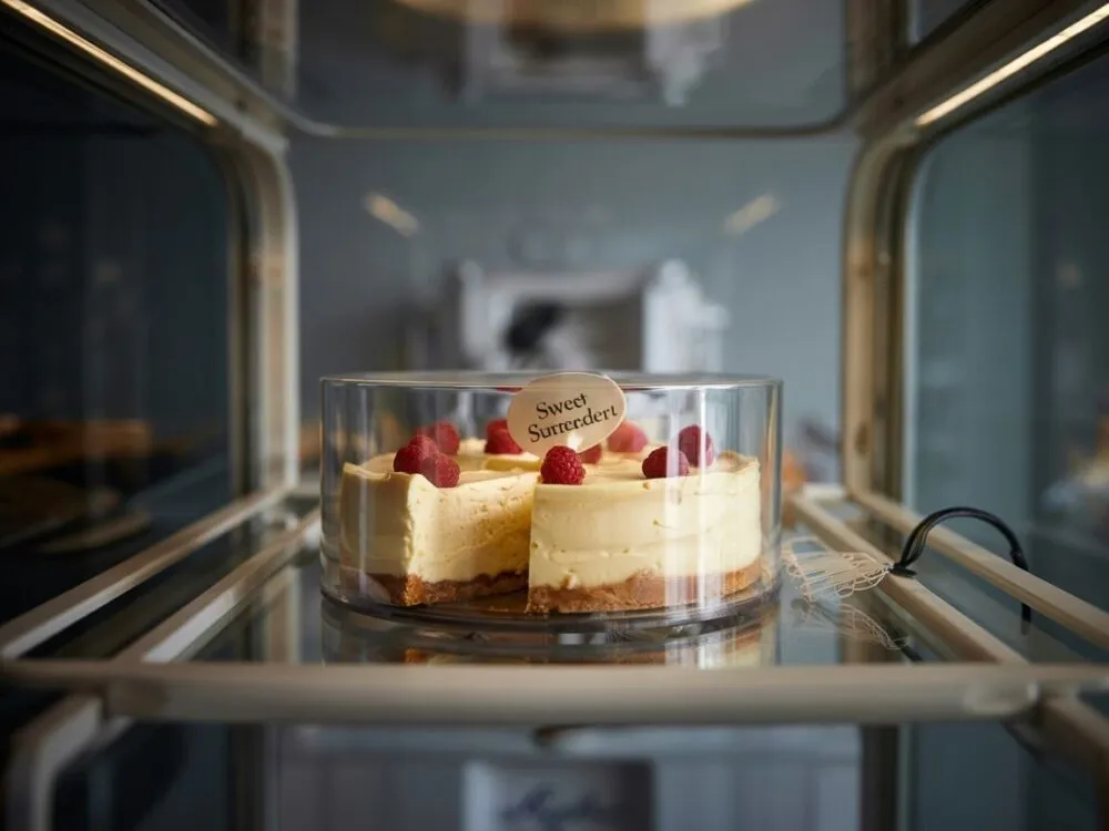 rozmrażanie sernika w lodówce