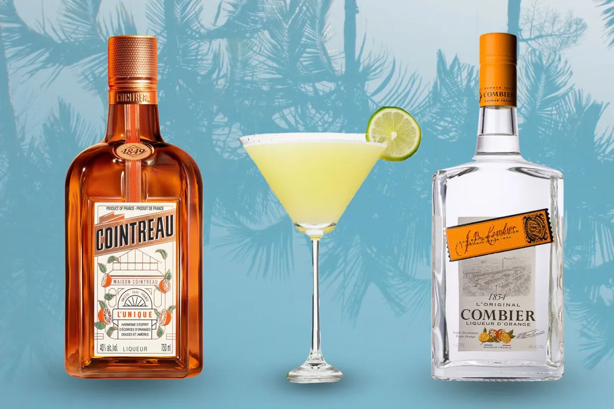Cointreau kontra Triple Sec w koktajlach: pomarańczowa butelka Cointreau, drink z limonką i przezroczysta butelka Combier.