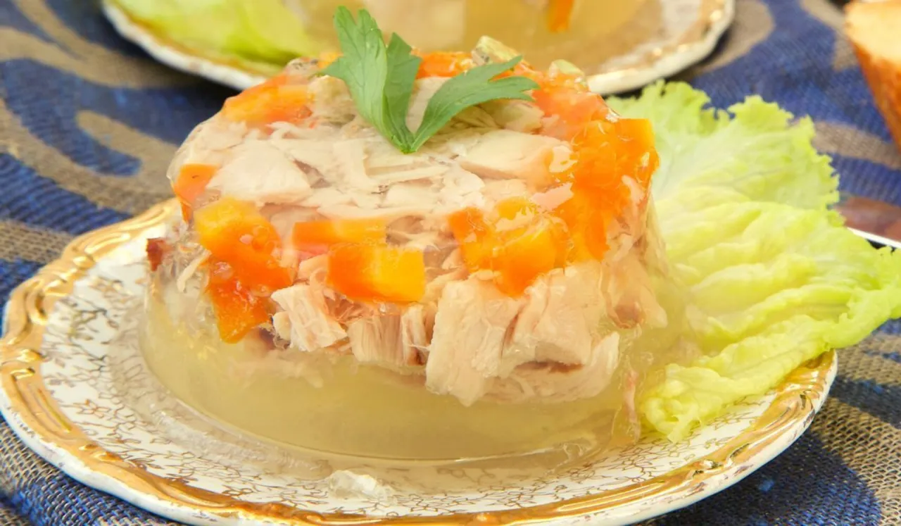 mętna galareta drobiowa vs klarowna