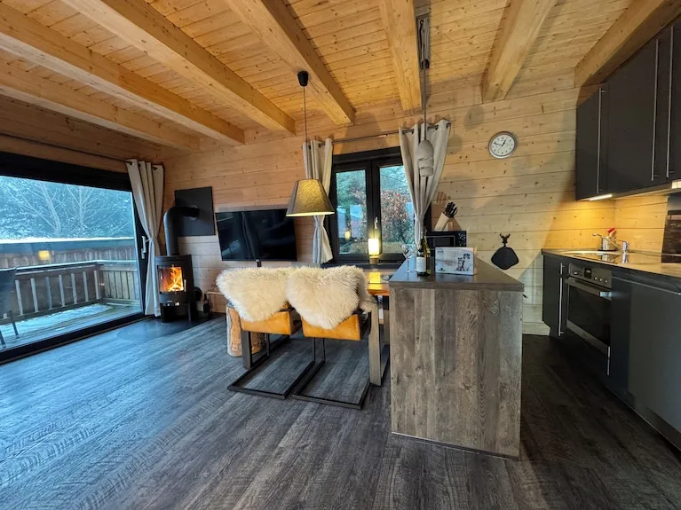 Interni baita montagna camino sauna