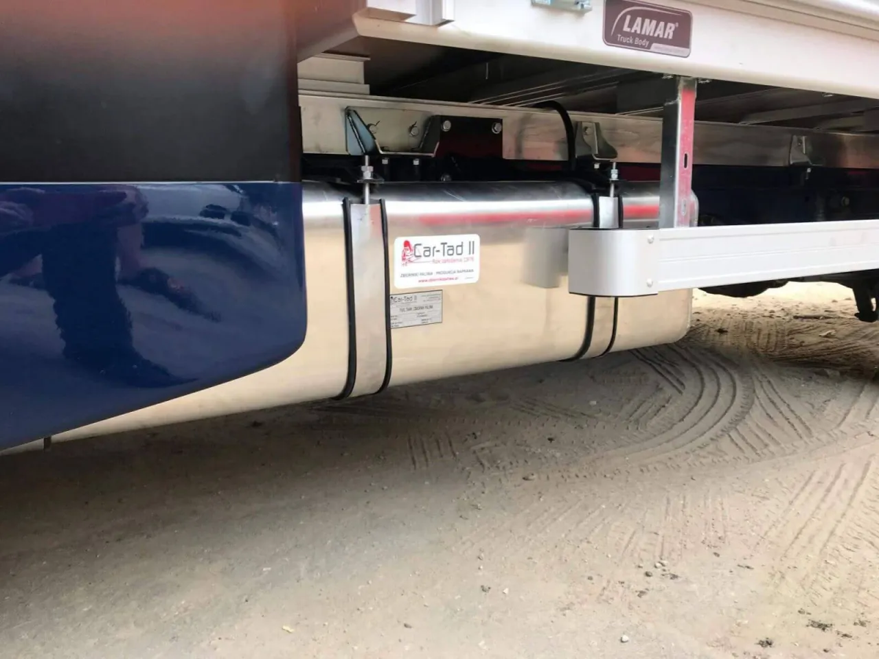 r&oacute;żne pojemności zbiornik&oacute;w paliwa tir