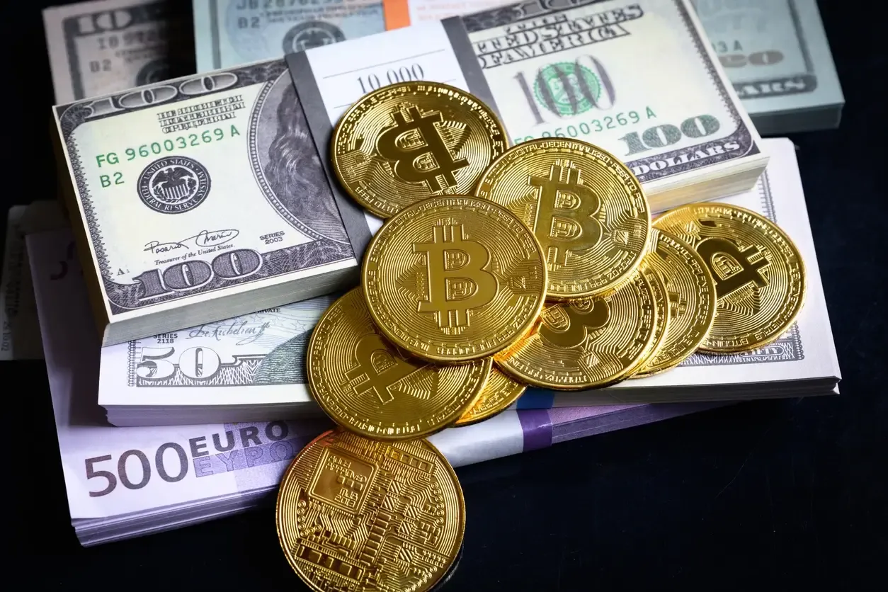 Waluta fiat vs kryptowaluta por&oacute;wnanie wizualne