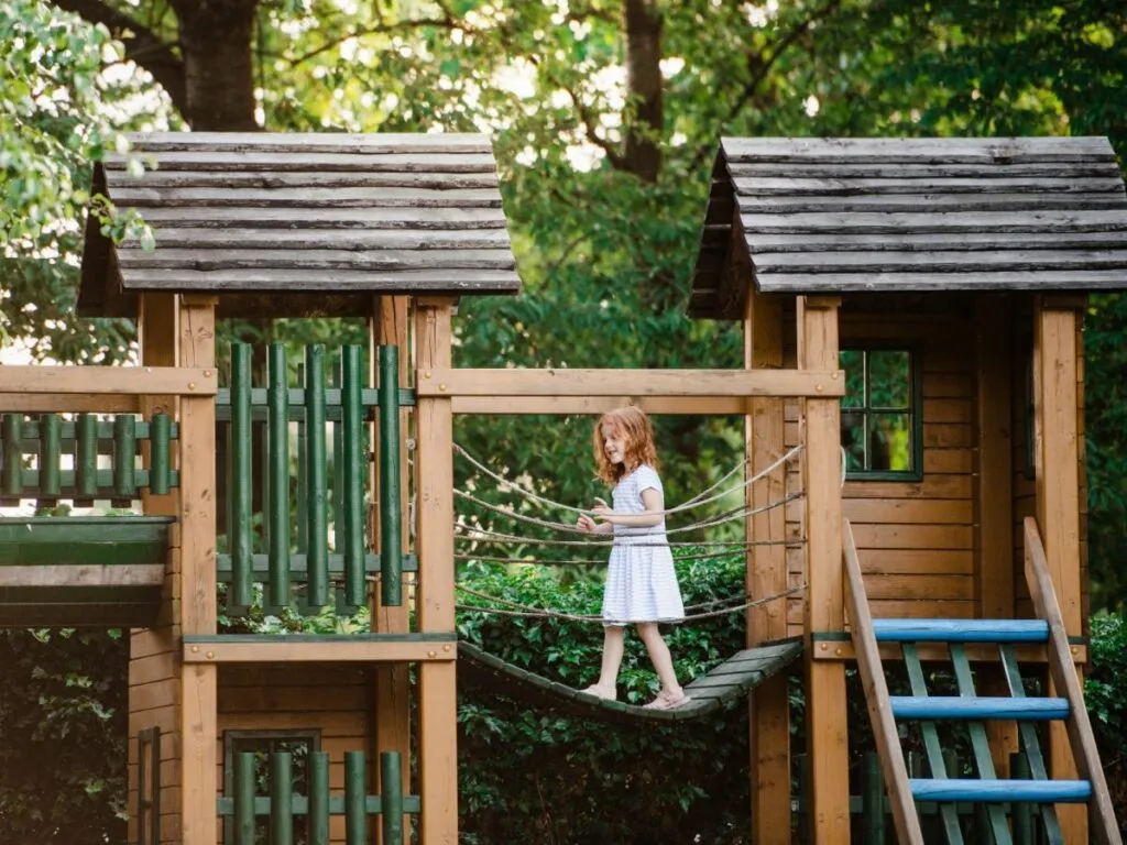 konserwacja drewnianego placu zabaw