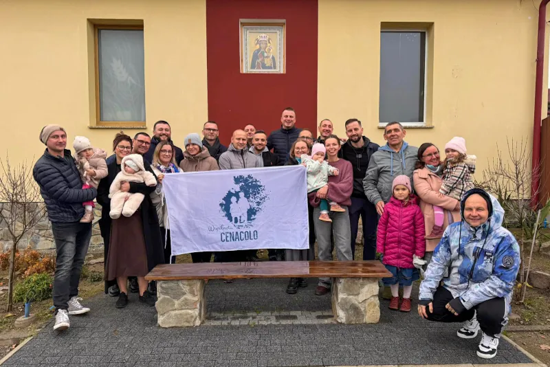Wsp&oacute;lnota Cenacolo zdjęcie grupowe