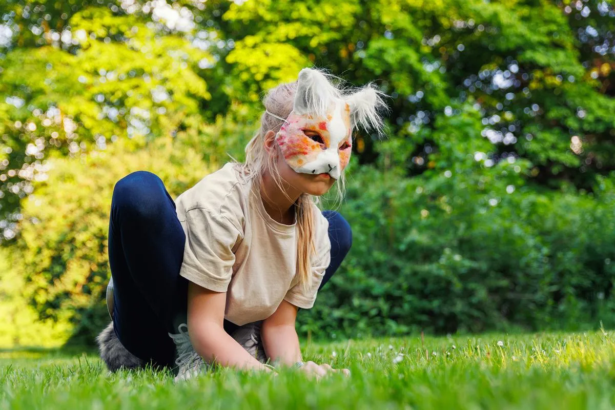 zdjęcie zamrożonego ruchu dzieci zwierząt