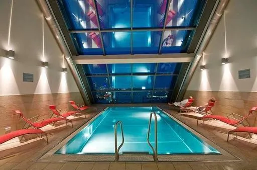 Radisson Blu Frankfurt Heaven Spa Pool