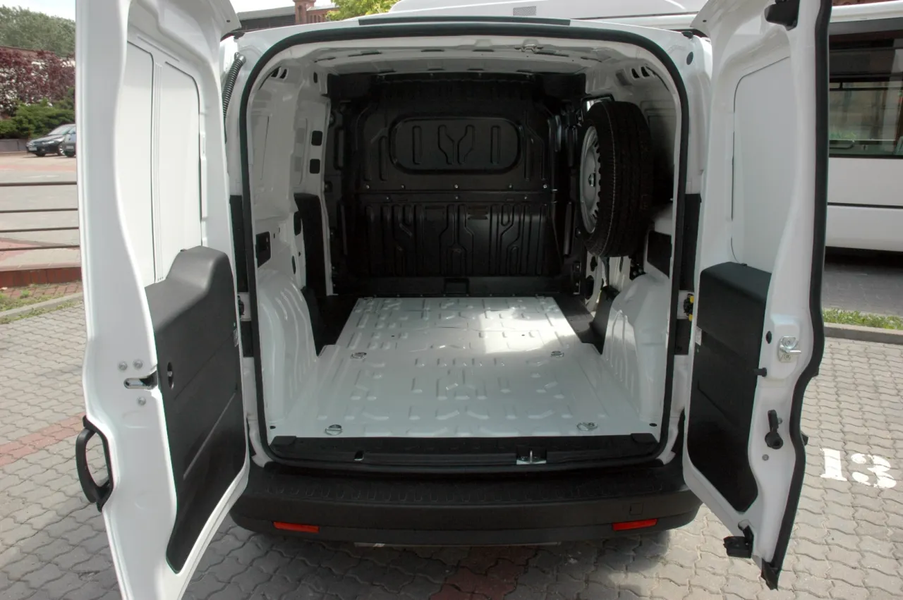 Fiat Doblo lokalizacja koła zapasowego