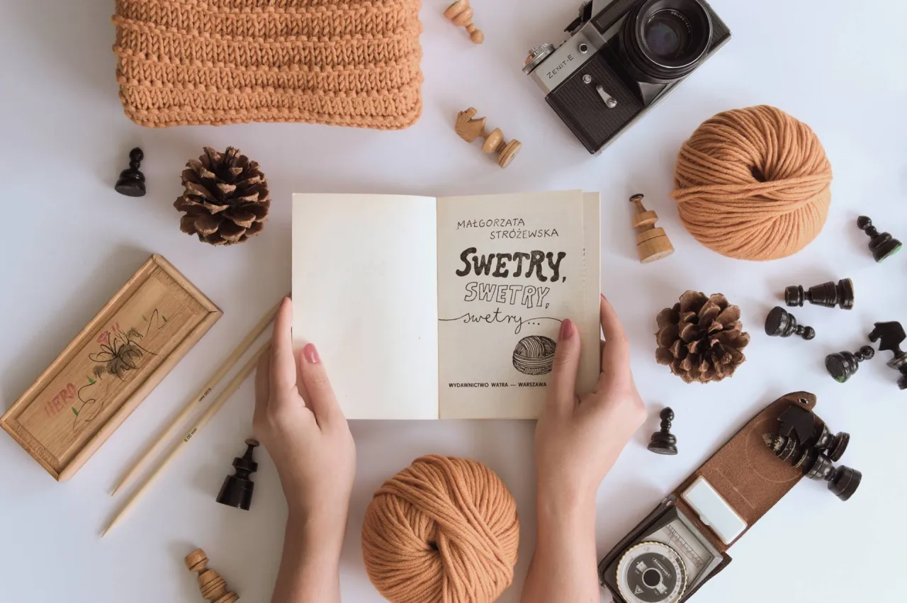 kolejność zszywania swetra na drutach schemat