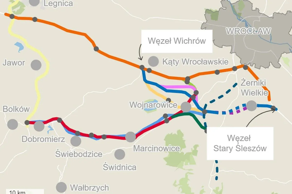 Mapa pokazuje trasy kolejowe i węzły drogowe w okolicach Wrocławia, Legnicy i Wałbrzycha. Określa konin wrocław odległość.