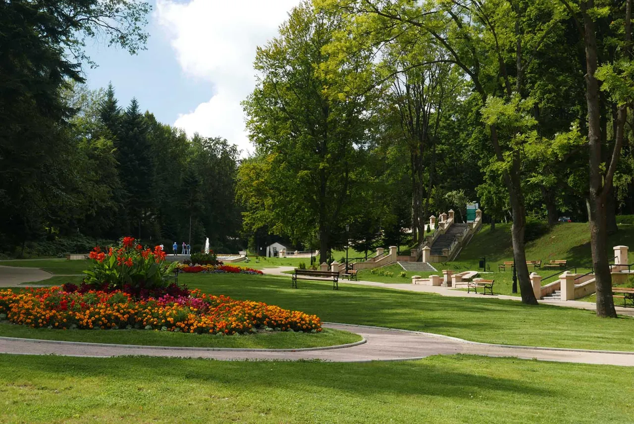 Iwonicz-Zdr&oacute;j Park Zdrojowy ścieżki