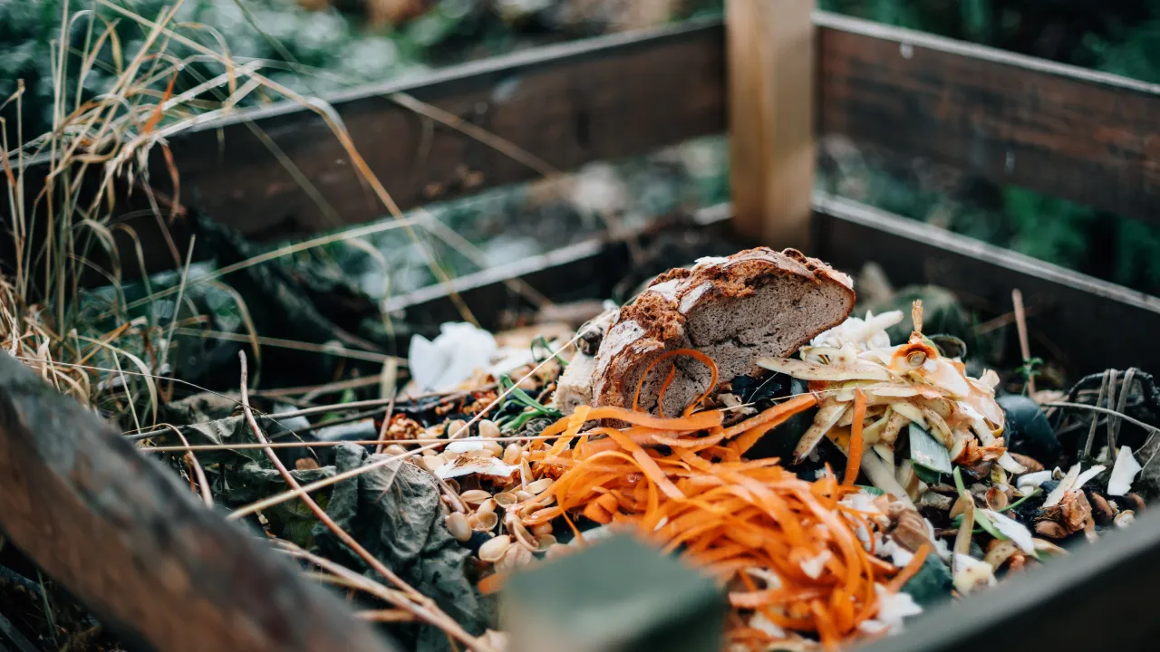 czerstwy chleb w kuchni