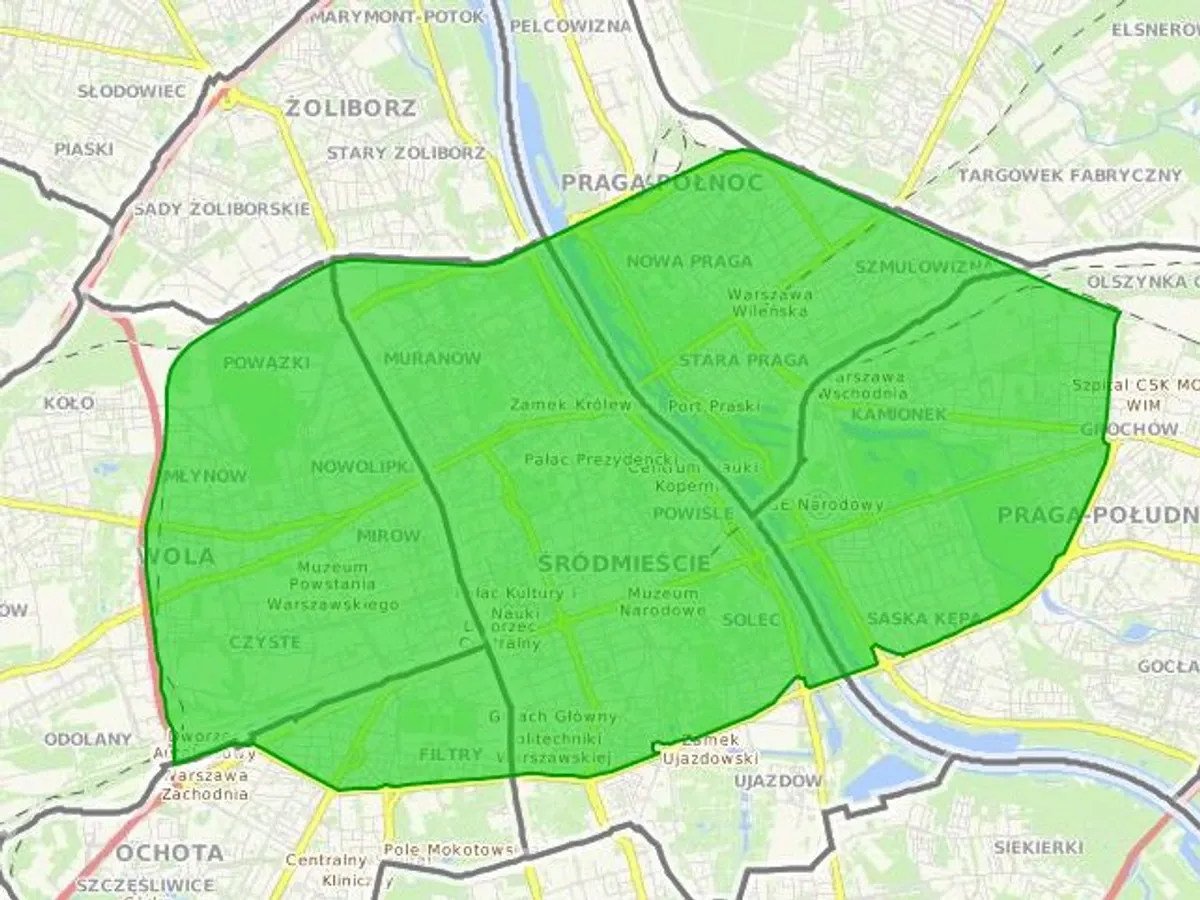 Mapa Warszawy z zaznaczoną zieloną strefą. Obejmuje Śr&oacute;dmieście, Pragę P&oacute;łnoc i Południe, Muran&oacute;w, Wolę i inne dzielnice.