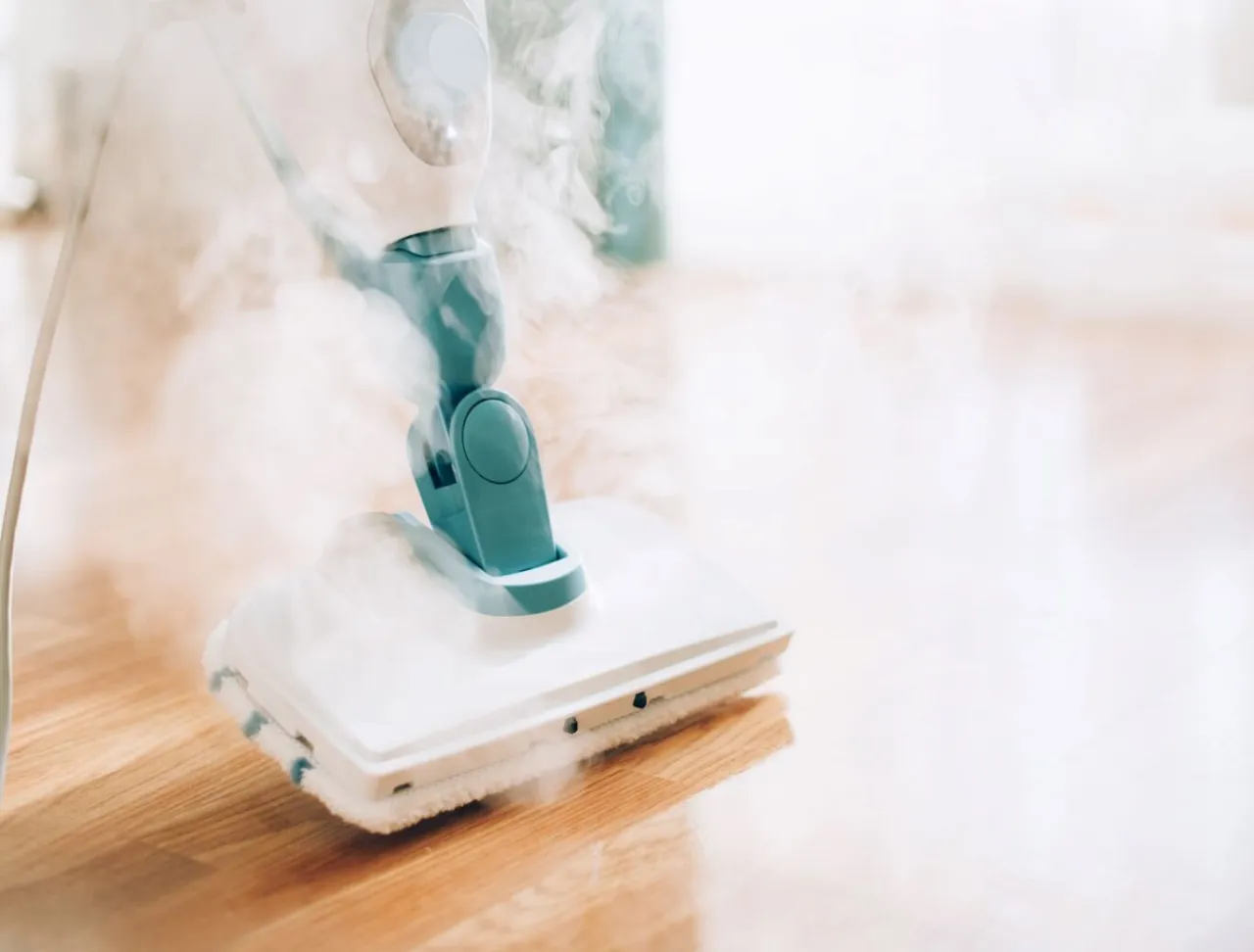 różne rodzaje mopów do paneli