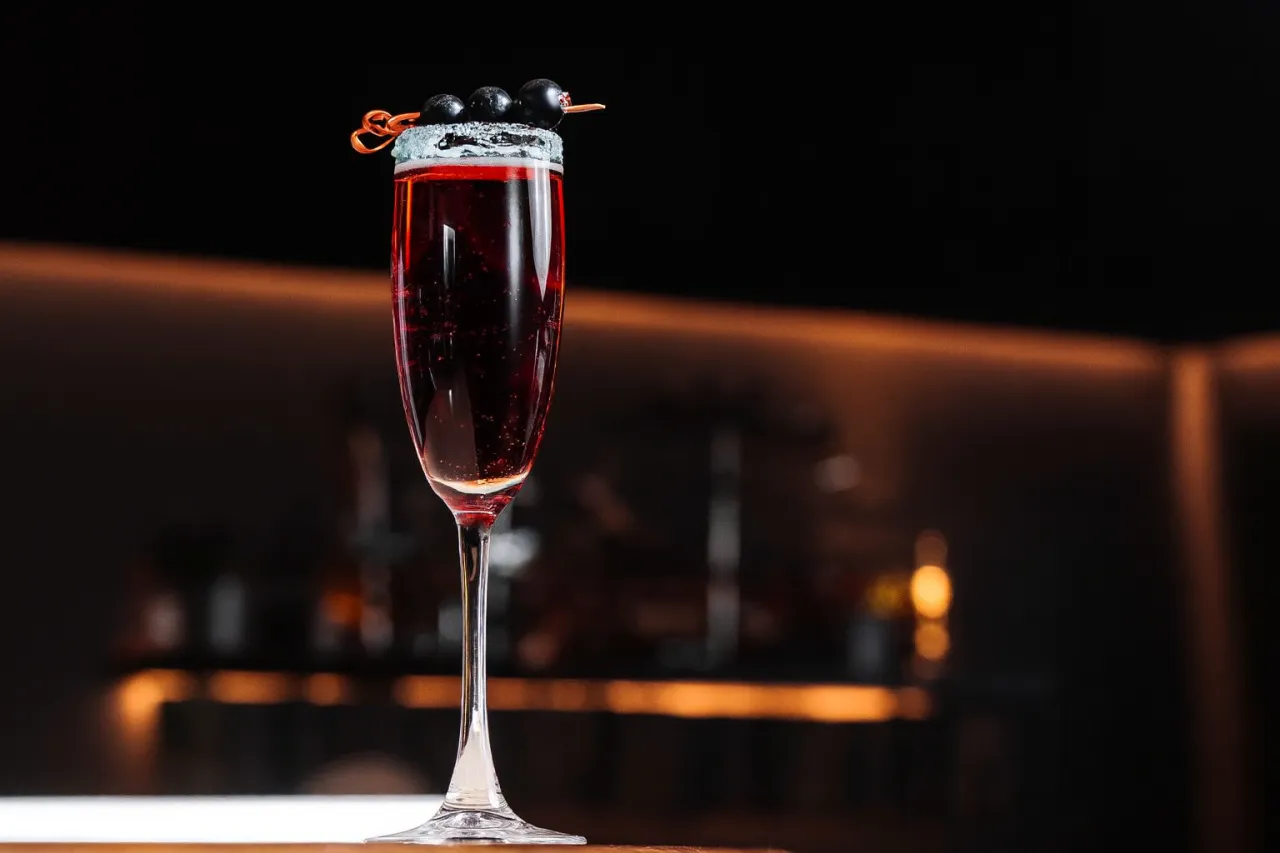 Serwowanie wina Choya koktajle