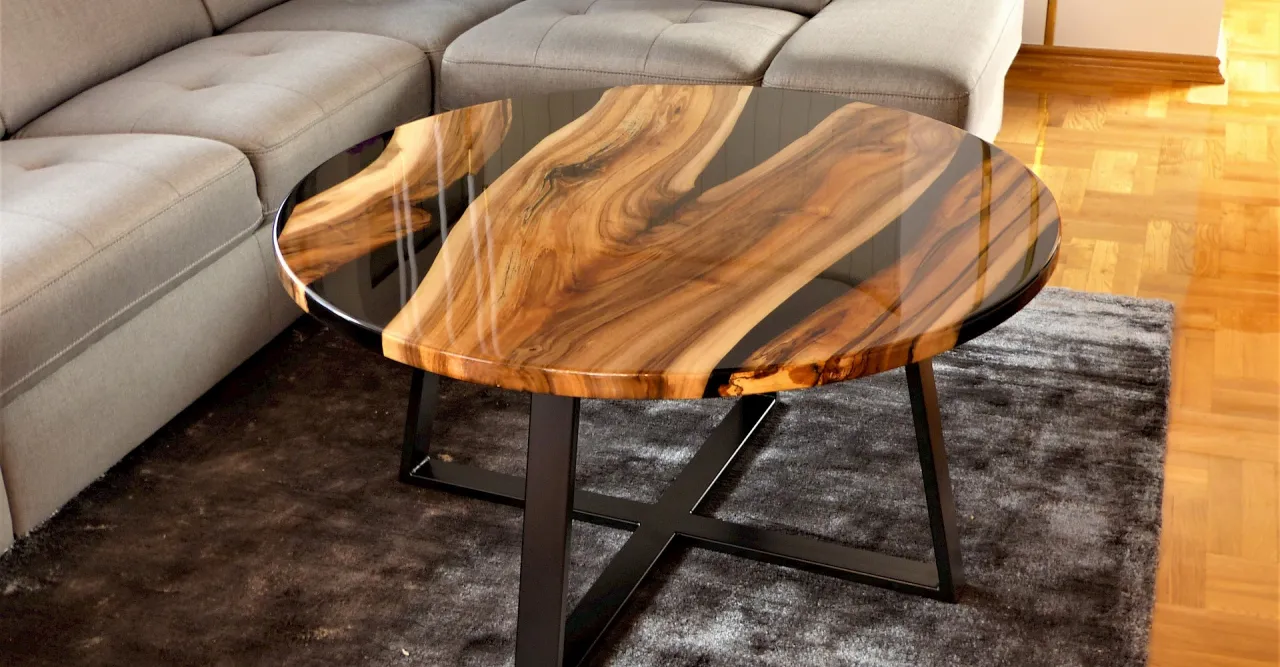 rodzaje drewna do stołu z żywicy