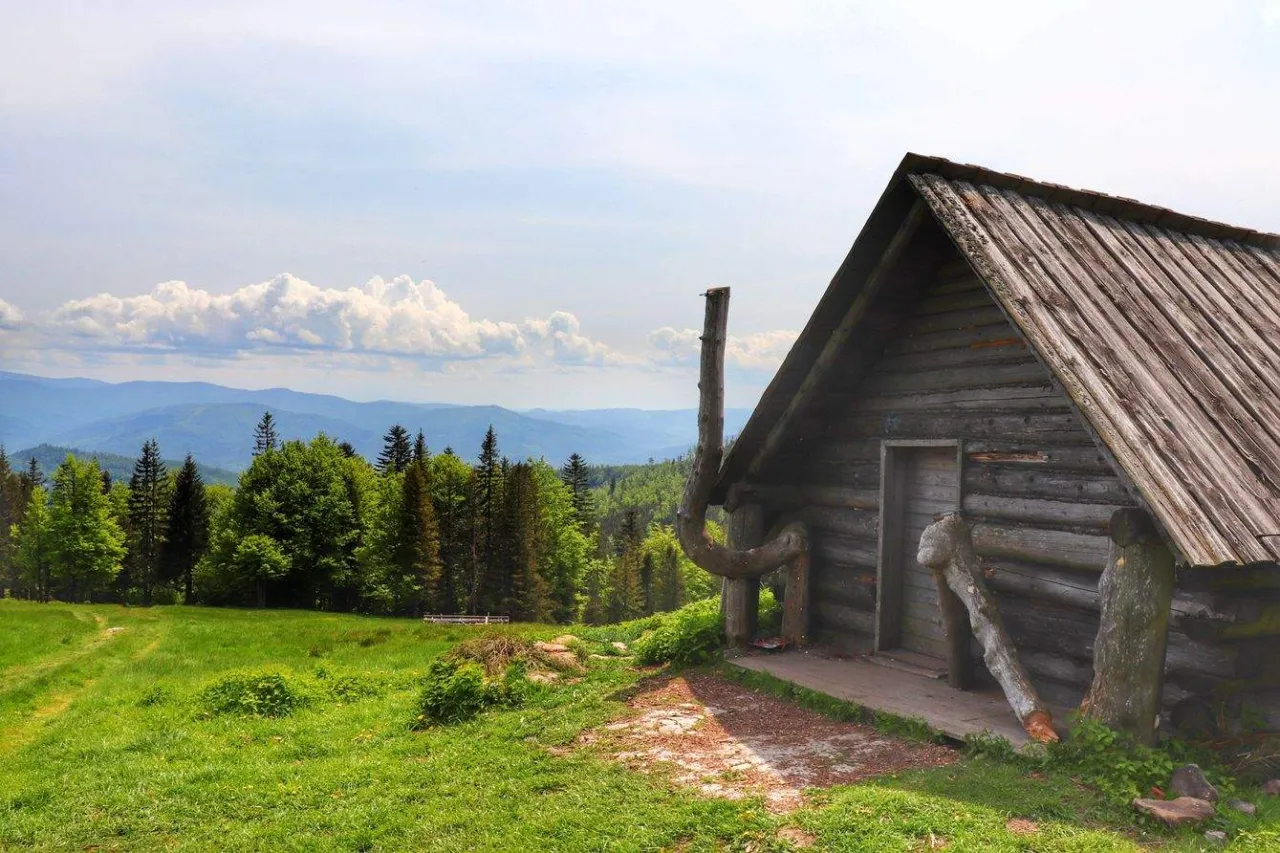 Bacówka w górach sielski widok