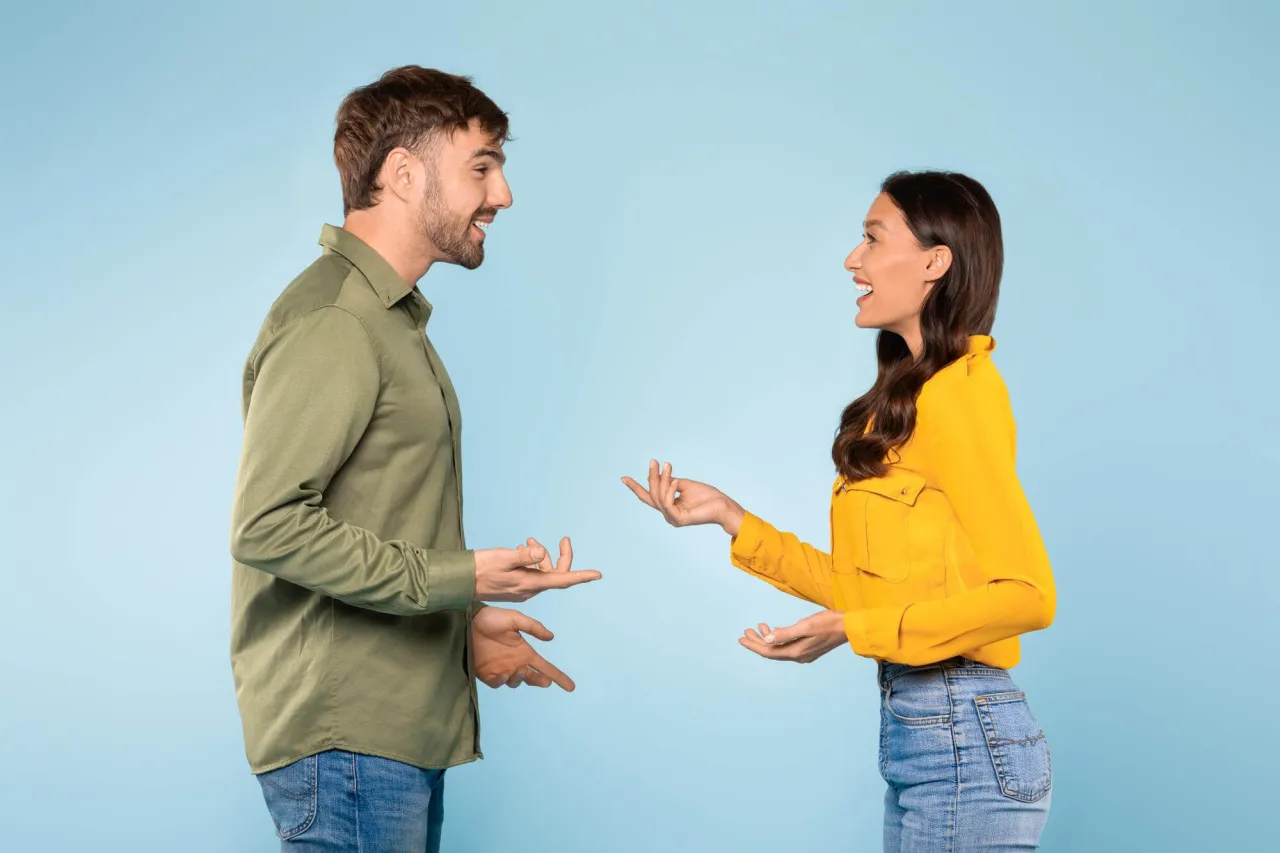 para rozmawia, odczytywanie mowy ciała, subtelne sygnały