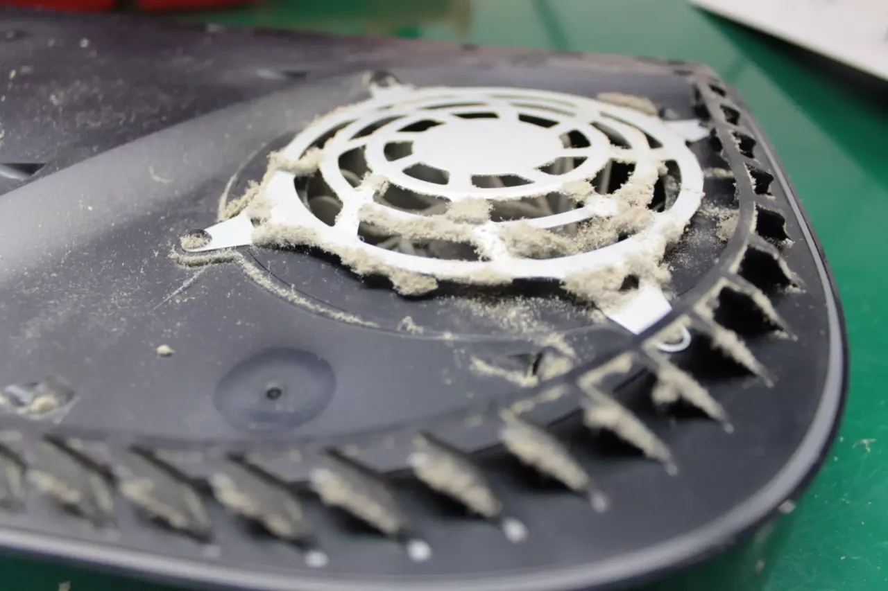 Czyszczenie port&oacute;w konsoli i akcesori&oacute;w