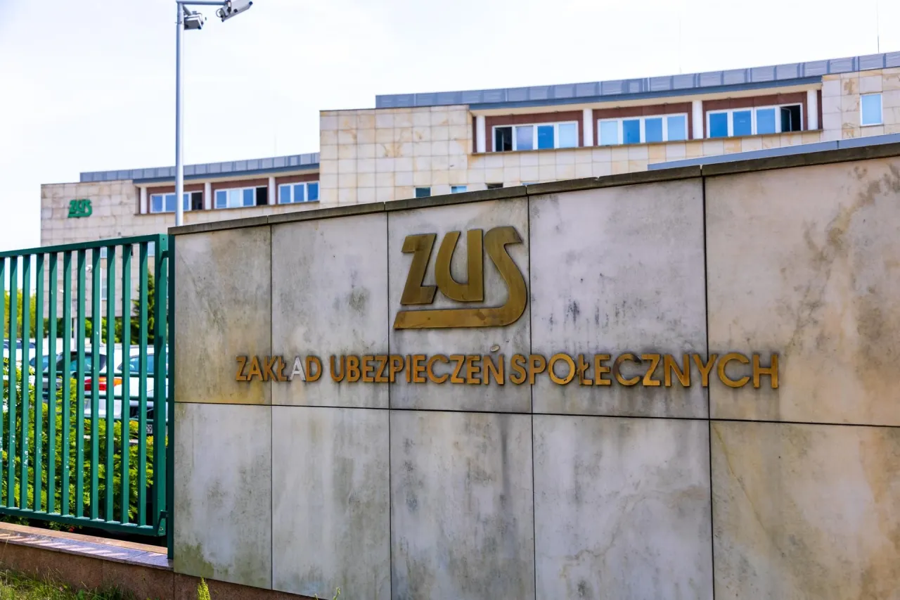 emerytura pomostowa warunki wiek staż pracy