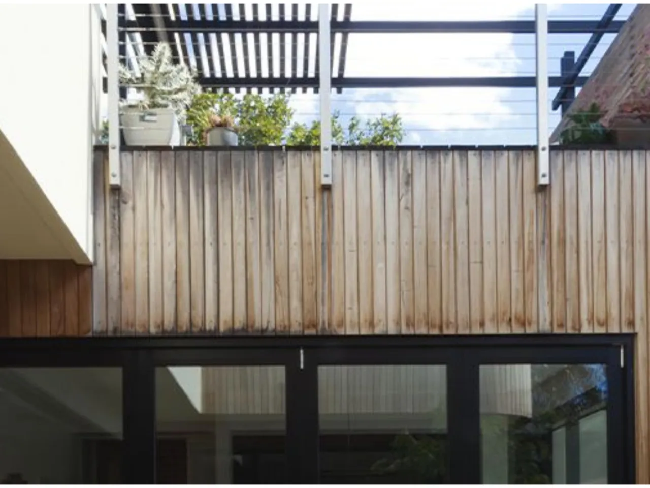 Renowacja czarnych plam na drewnianym blacie