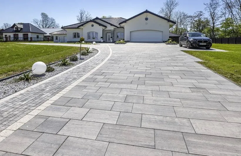 podjazd z kostki brukowej samochod osobowy