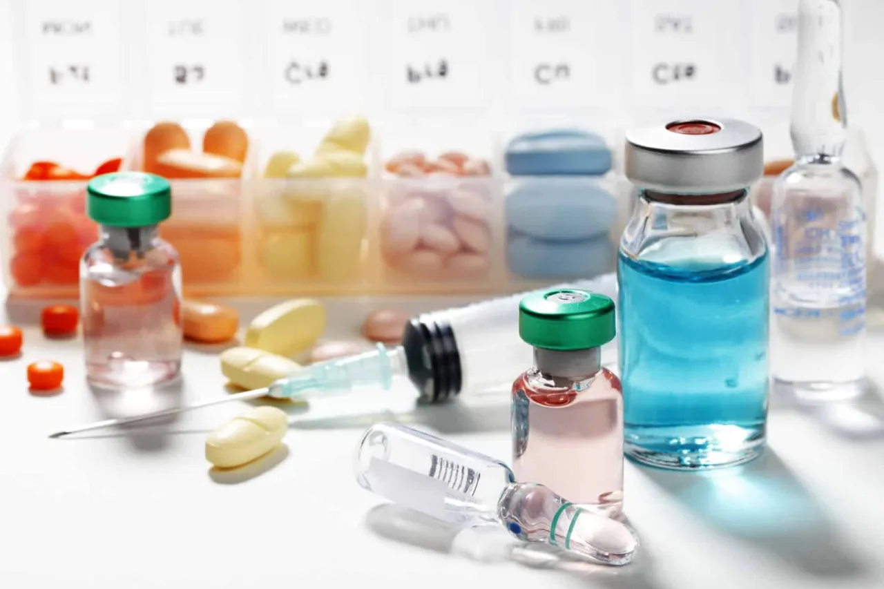 r&oacute;żne formy lek&oacute;w tabletki syropy