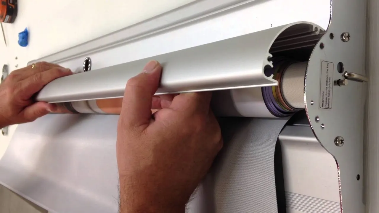 zepsuty mechanizm roll-up problem ze zwijaniem