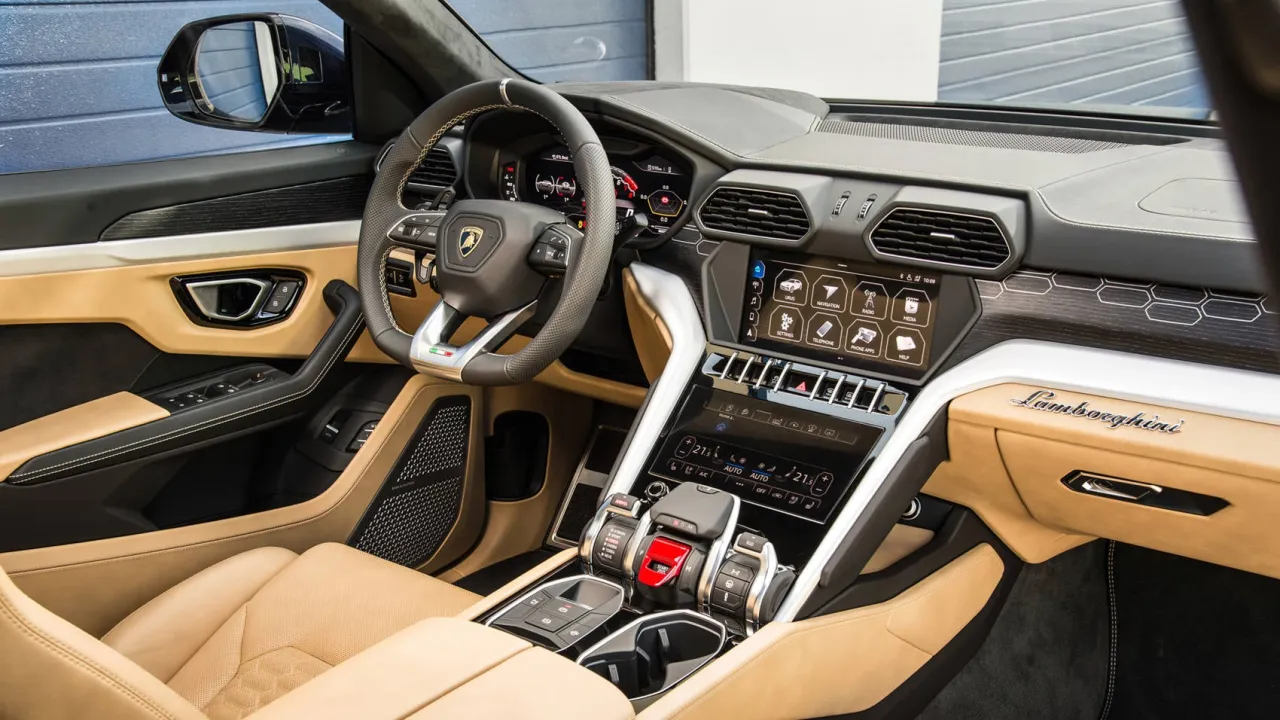 wnętrze Lamborghini Urus z opcjami