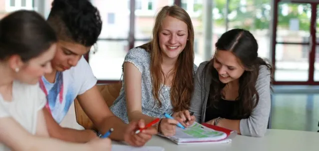 Schüler lernen für Abitur